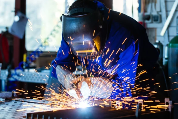 Die Entwicklung der Metallbefestigung: Von Nieten bis zum Bolzenschweißen