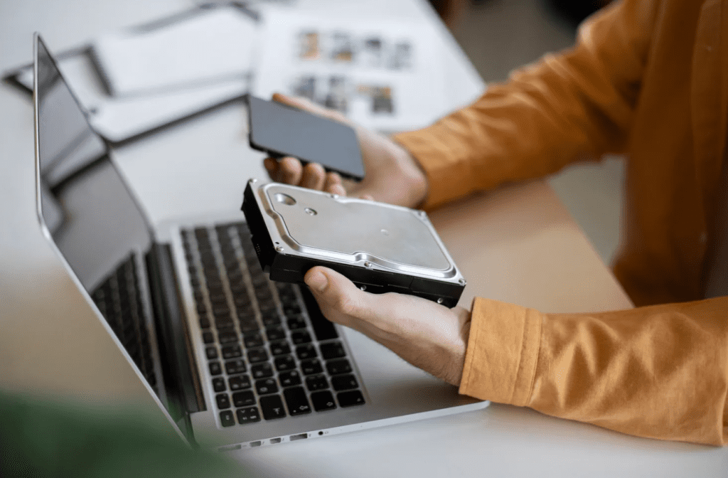 DIY vs. Professionelle Datenrettung: Was ist sicher und wann sollte man Experten rufen?